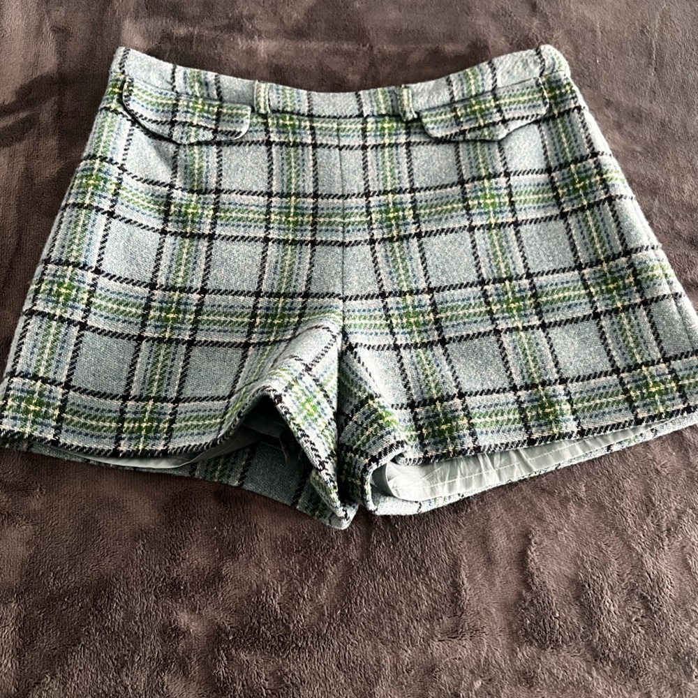Very cute shorts 100% wool